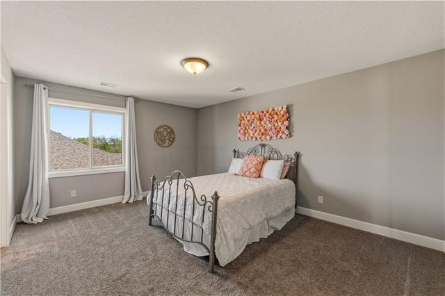1104 Lakecrest Circle, Raymore, MO 64083