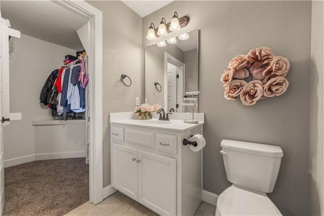 1104 Lakecrest Circle, Raymore, MO 64083