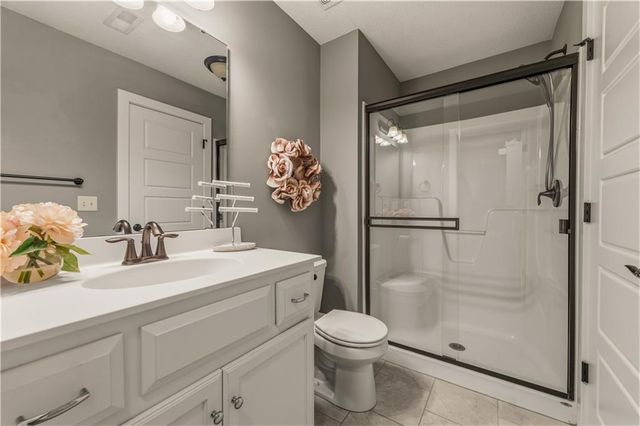 1104 Lakecrest Circle, Raymore, MO 64083