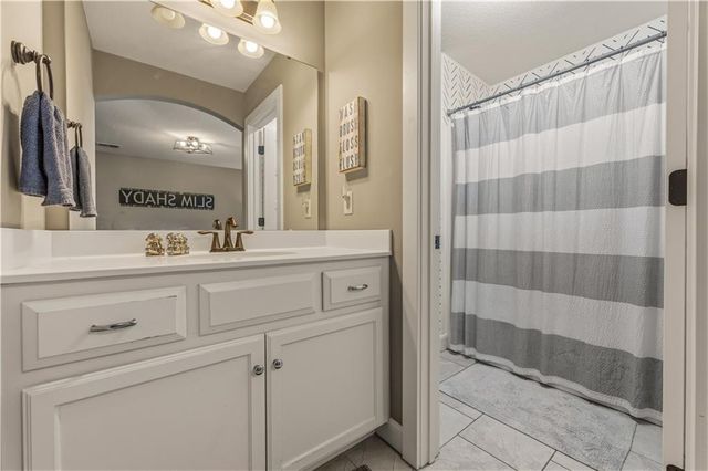 1104 Lakecrest Circle, Raymore, MO 64083