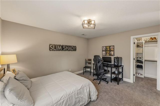 1104 Lakecrest Circle, Raymore, MO 64083