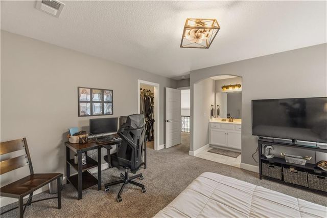 1104 Lakecrest Circle, Raymore, MO 64083