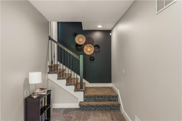1104 Lakecrest Circle, Raymore, MO 64083