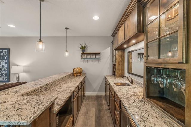 1104 Lakecrest Circle, Raymore, MO 64083