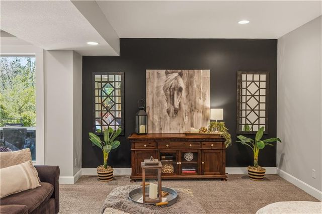 1104 Lakecrest Circle, Raymore, MO 64083