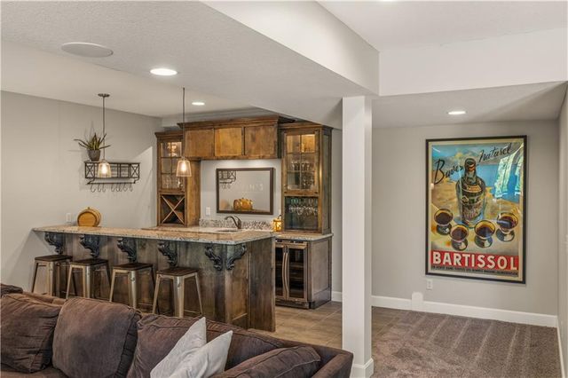 1104 Lakecrest Circle, Raymore, MO 64083