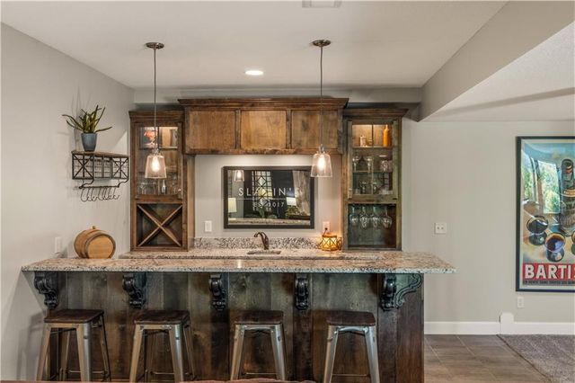 1104 Lakecrest Circle, Raymore, MO 64083