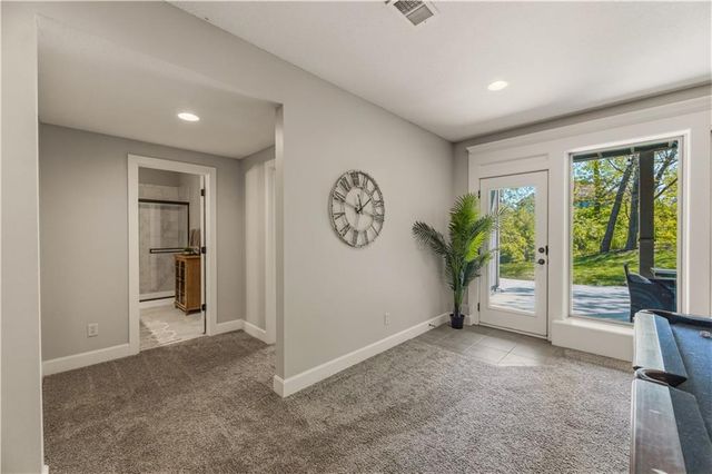 1104 Lakecrest Circle, Raymore, MO 64083