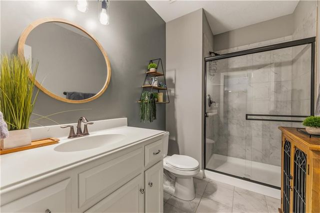1104 Lakecrest Circle, Raymore, MO 64083