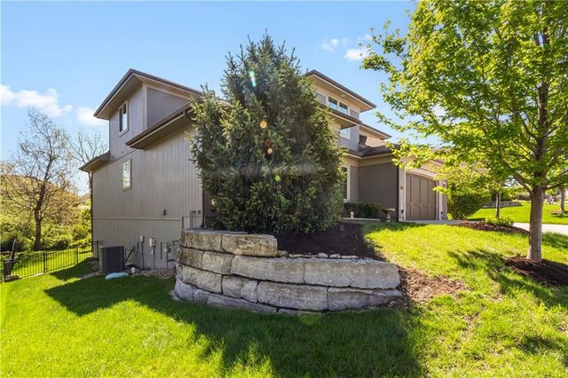 1104 Lakecrest Circle, Raymore, MO 64083
