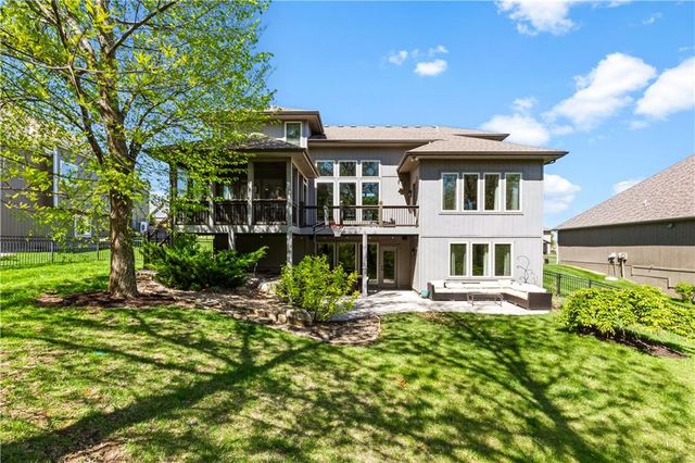 1104 Lakecrest Circle, Raymore, MO 64083