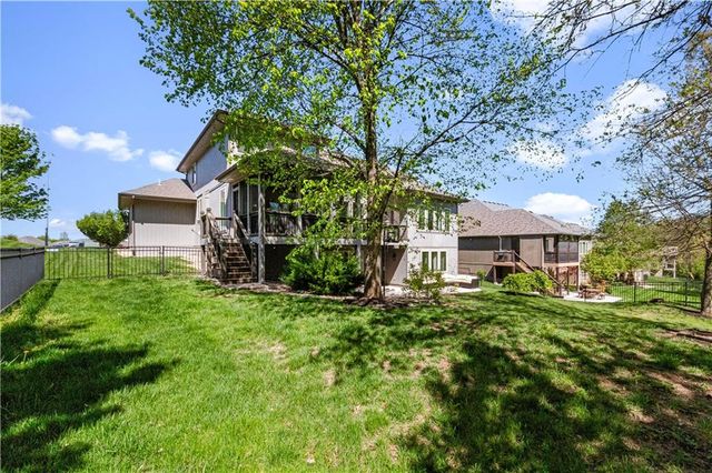 1104 Lakecrest Circle, Raymore, MO 64083