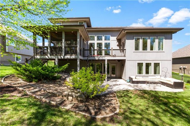 1104 Lakecrest Circle, Raymore, MO 64083