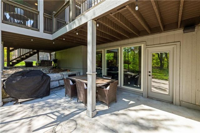 1104 Lakecrest Circle, Raymore, MO 64083