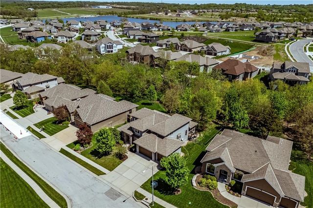 1104 Lakecrest Circle, Raymore, MO 64083