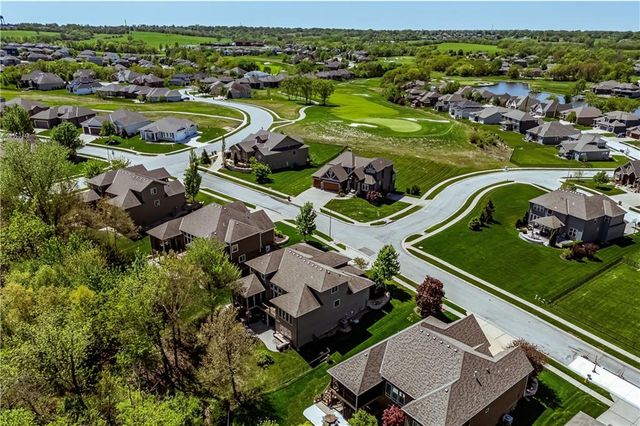 1104 Lakecrest Circle, Raymore, MO 64083