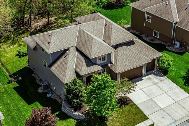 1104 Lakecrest Circle, Raymore, MO 64083