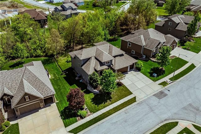 1104 Lakecrest Circle, Raymore, MO 64083