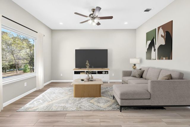 15678 Holly Drive, Montgomery, TX 77356