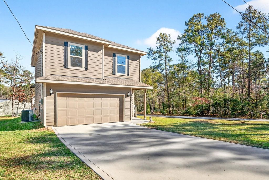 15678 Holly Drive, Montgomery, TX 77356