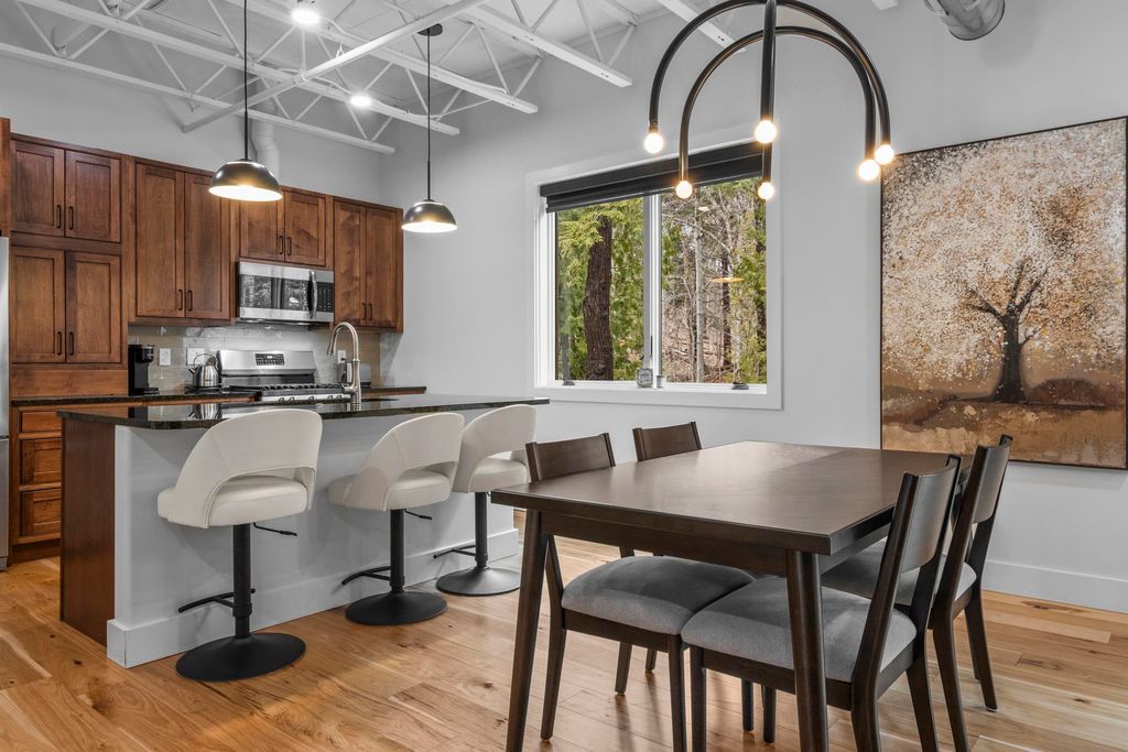 1388 Gray Drive 8, Traverse City, MI 49684