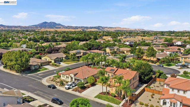 1172 Pimento Dr, Brentwood, CA 94513