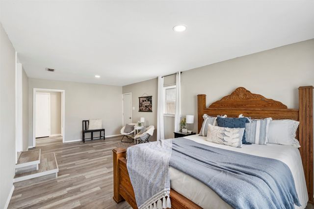 105 W College Street, Blooming Grove, TX 76626