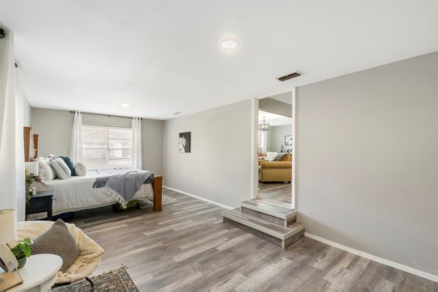 105 W College Street, Blooming Grove, TX 76626