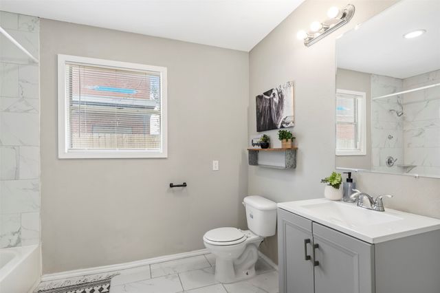 105 W College Street, Blooming Grove, TX 76626