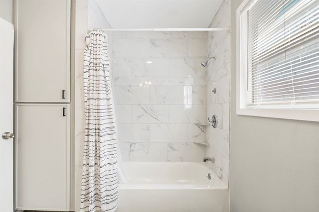 105 W College Street, Blooming Grove, TX 76626