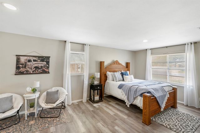 105 W College Street, Blooming Grove, TX 76626