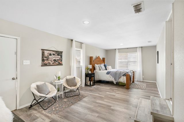 105 W College Street, Blooming Grove, TX 76626