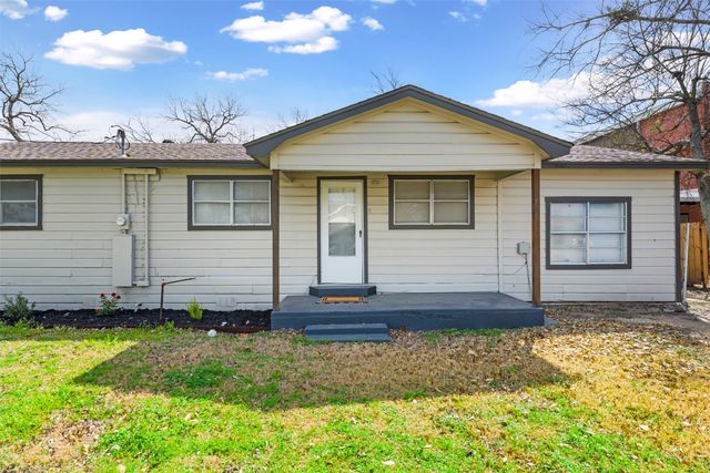 105 W College Street, Blooming Grove, TX 76626