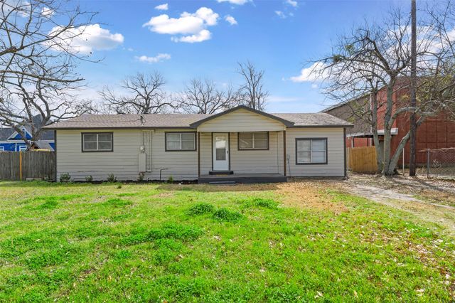 105 W College Street, Blooming Grove, TX 76626