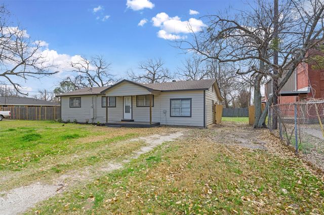 105 W College Street, Blooming Grove, TX 76626