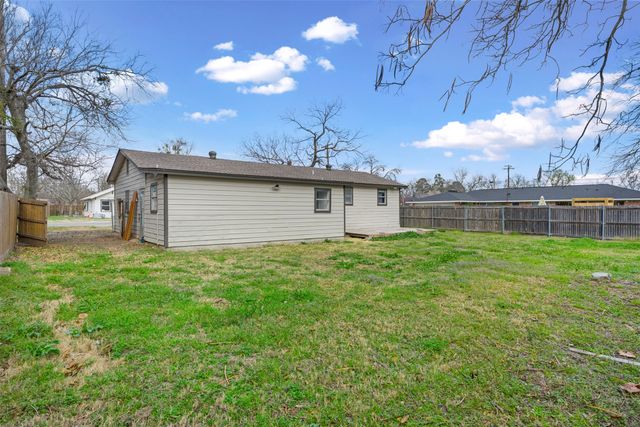 105 W College Street, Blooming Grove, TX 76626