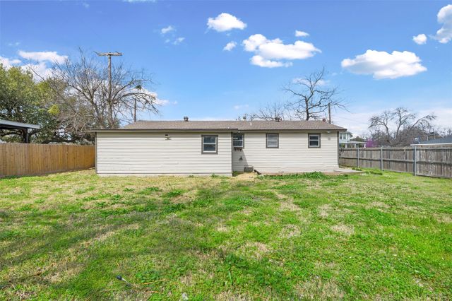 105 W College Street, Blooming Grove, TX 76626
