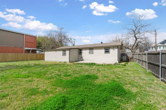 105 W College Street, Blooming Grove, TX 76626