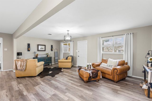 105 W College Street, Blooming Grove, TX 76626