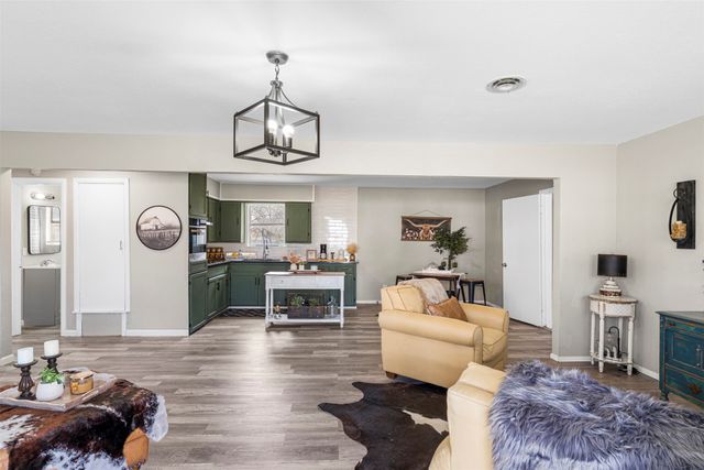 105 W College Street, Blooming Grove, TX 76626