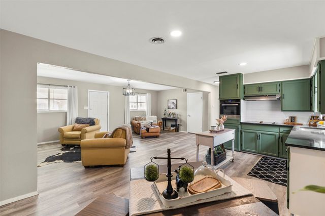 105 W College Street, Blooming Grove, TX 76626