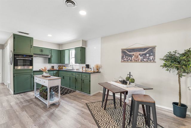 105 W College Street, Blooming Grove, TX 76626