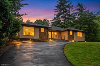 25 N Hillside Ave, Livingston Twp., NJ 07039