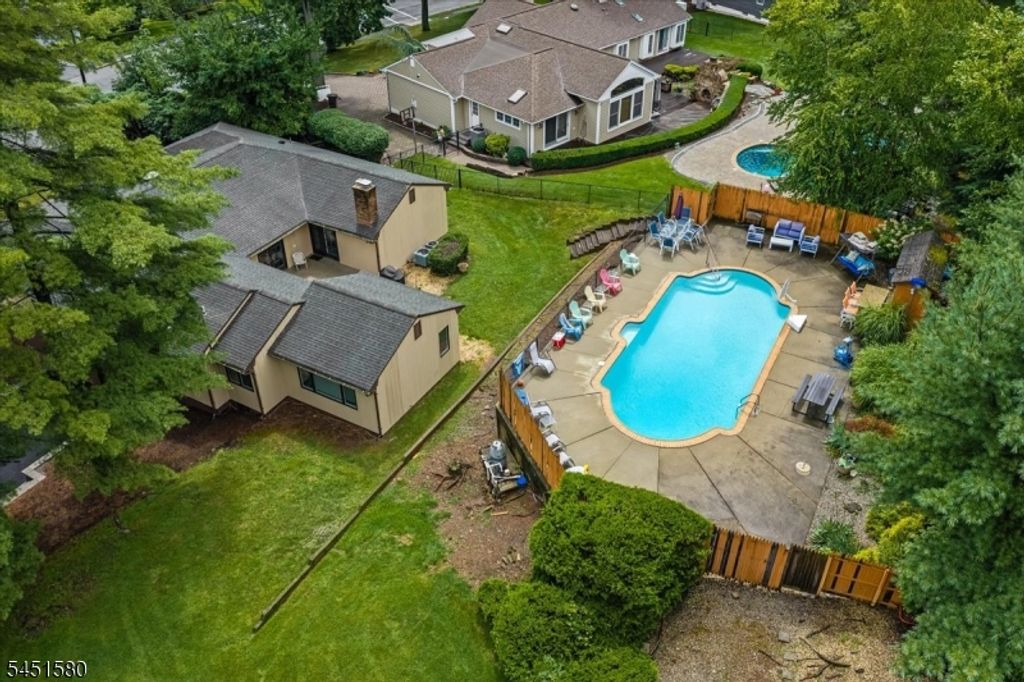 25 N Hillside Ave, Livingston Twp., NJ 07039 — photo 2