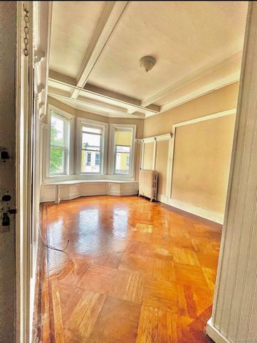 10411 89th Avenue, Richmond Hill, NY 11418