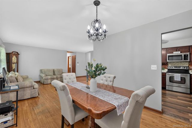 25 Lucky Lane, Washingtonville, NY 10992