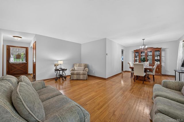 25 Lucky Lane, Washingtonville, NY 10992