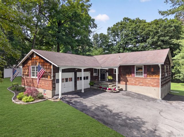 25 Lucky Lane, Washingtonville, NY 10992