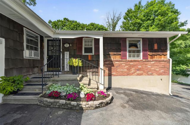 25 Lucky Lane, Washingtonville, NY 10992