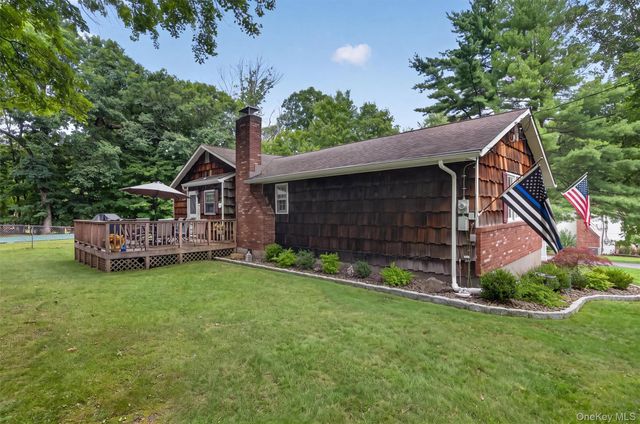 25 Lucky Lane, Washingtonville, NY 10992